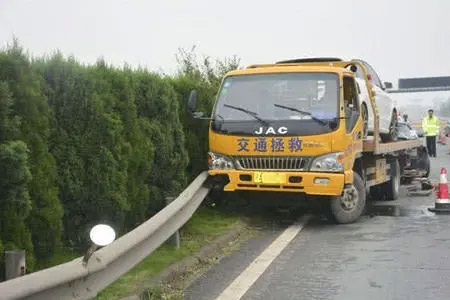 高速救援拖车要多少钱|附近送柴油电话|深圳高速拖车电话